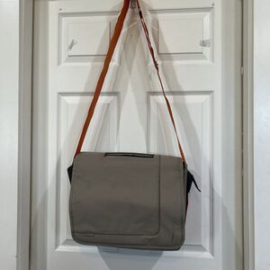 Targus Laptop Bag Tan Orange Crossbody Strap Padded Messenger Style 16"